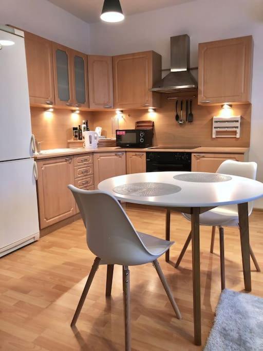 Modern & Cozy Apartment Near Hockey & Football Arena Bratislava Bagian luar foto