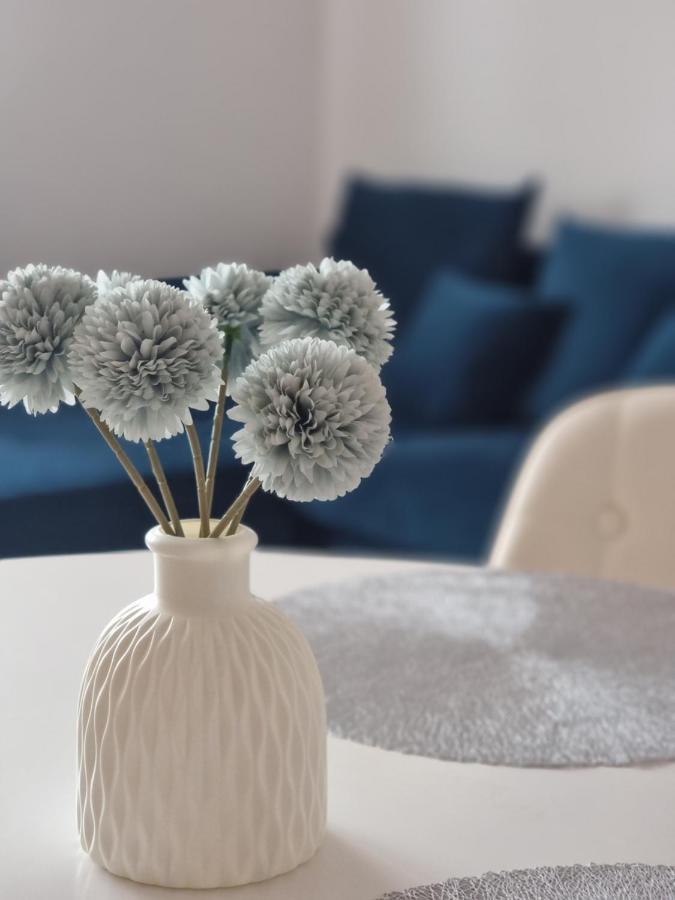 Modern & Cozy Apartment Near Hockey & Football Arena Bratislava Bagian luar foto