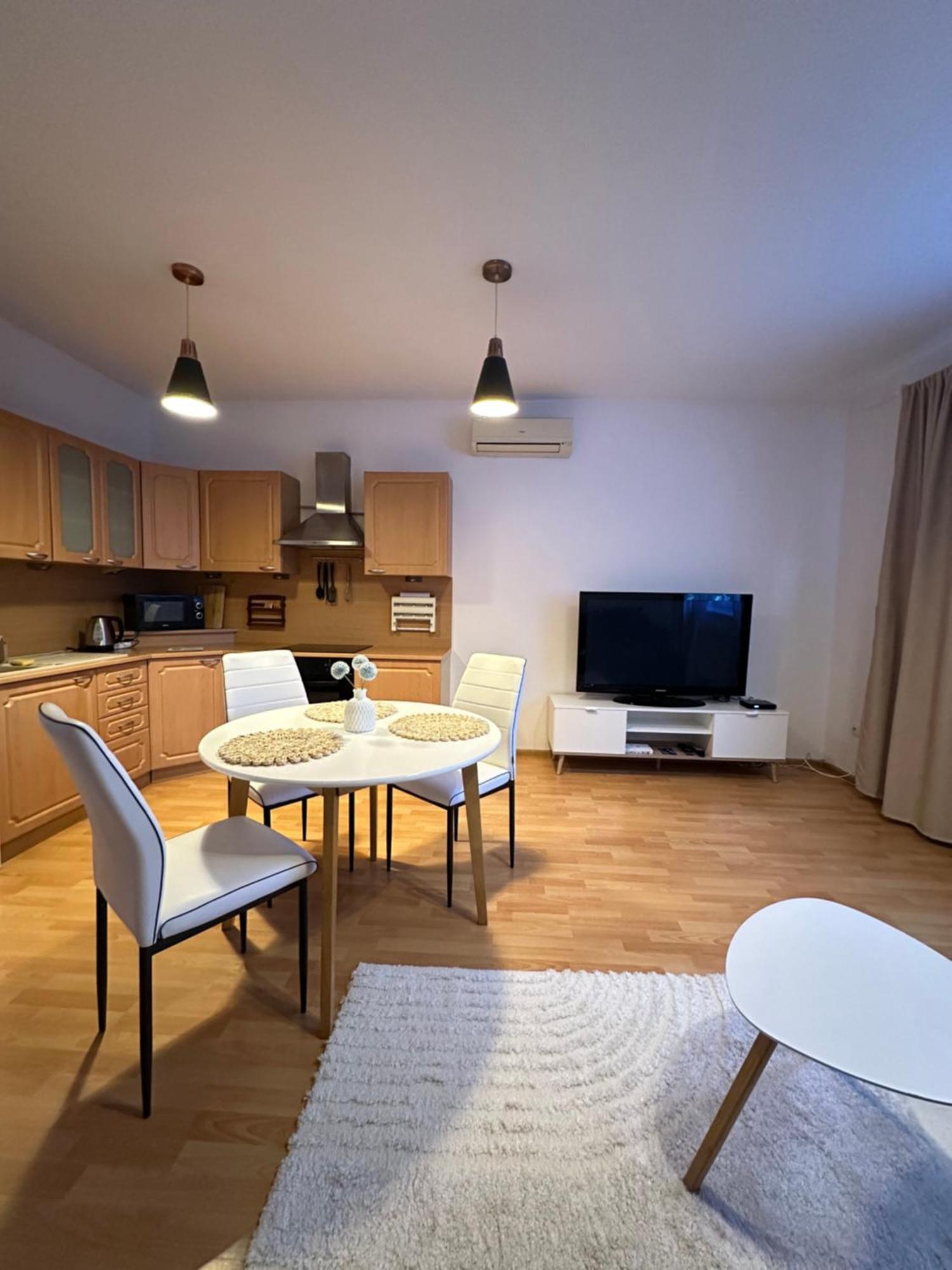 Modern & Cozy Apartment Near Hockey & Football Arena Bratislava Bagian luar foto